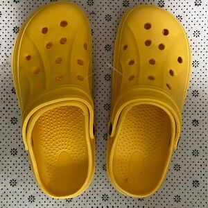 NWT~Yellow generic Crocs– Size~9